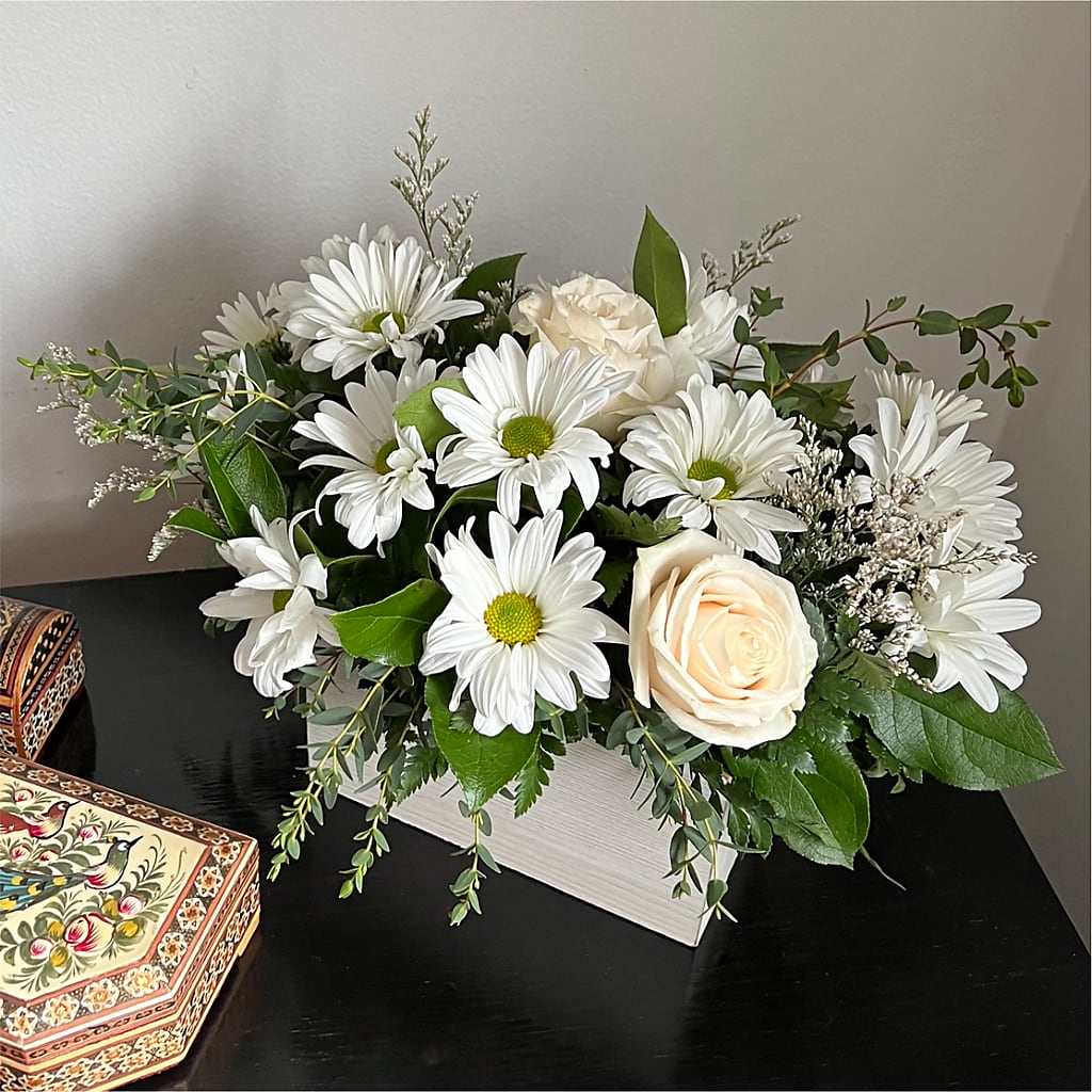 Fresh Linen Box Bouquet – Alachua Flowers, Alachua FL